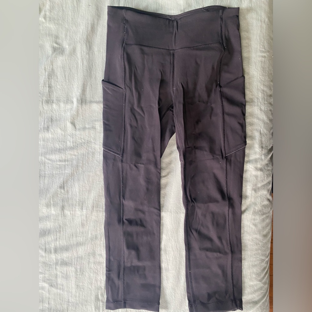 Lululemon size 4 black cropped leggings